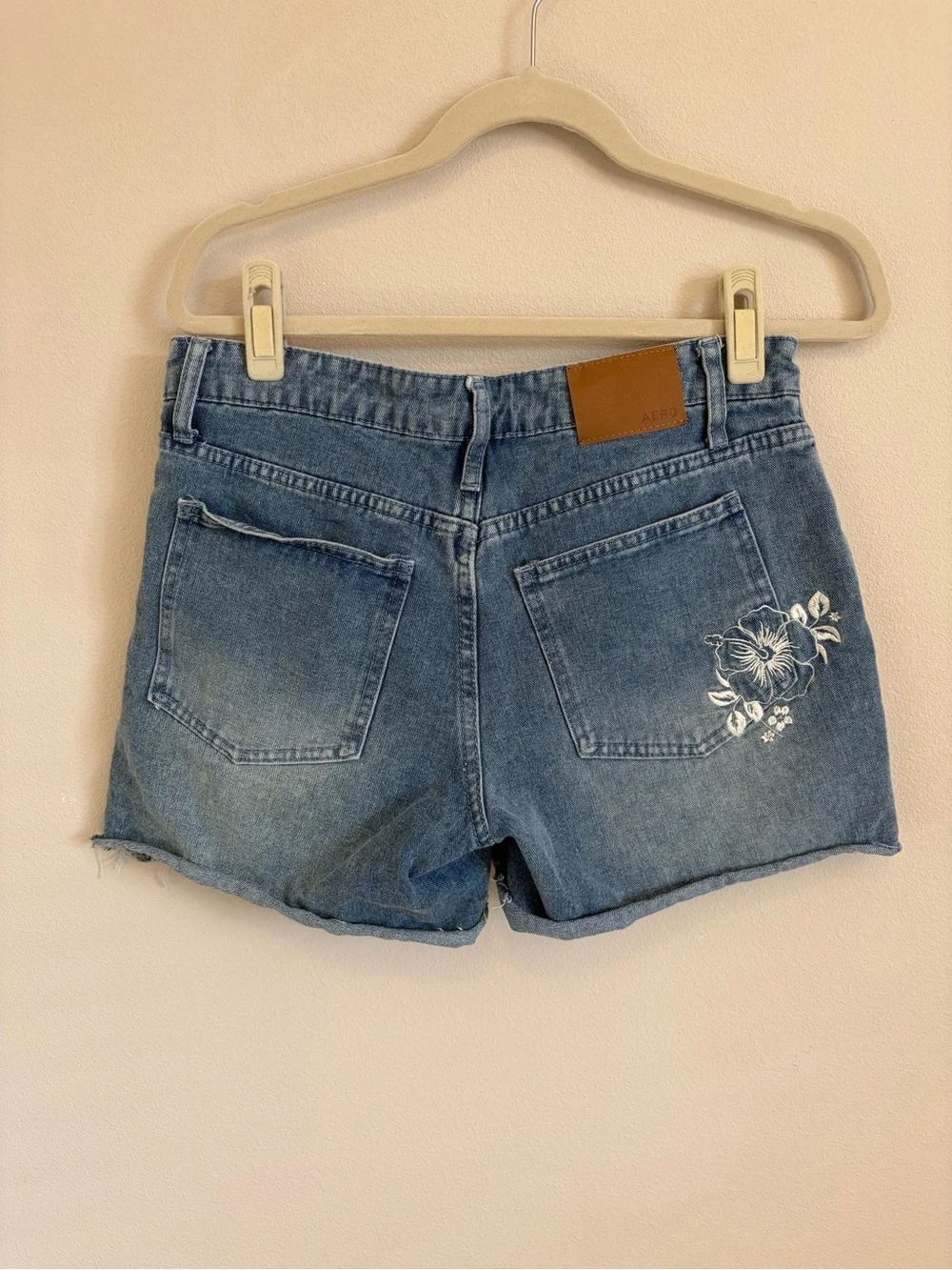 Aeropostale Baggy Shorts Size 6 Blue Denim Embroidered Floral Frayed Hem